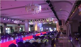 宴會(huì)廳采用專業(yè)線陣音響系統(tǒng)