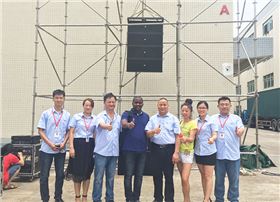 非洲客戶(hù)對(duì)爵士龍線(xiàn)陣音響興致盎然 贊不絕口