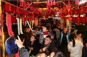 2019年韶關(guān)市“善美韶關(guān)喜樂元宵”百姓文化廣場(chǎng)助陣爵士龍線性陣列音箱