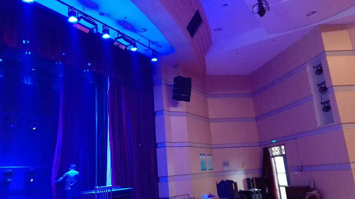 爵士龍全套專業(yè)舞臺音響設(shè)備