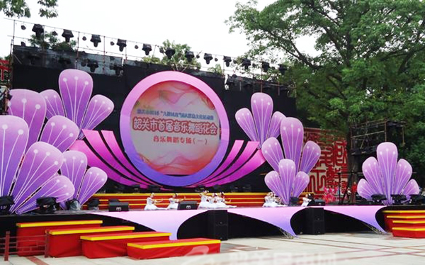 舞臺音響設(shè)備