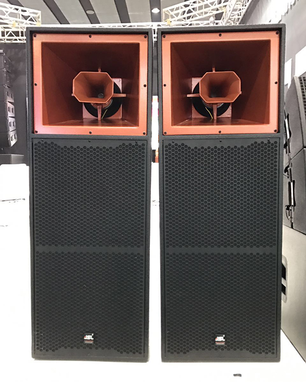 爵士龍舞臺音響設備