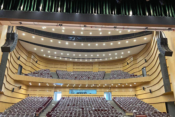 四川宜賓外語大學多功能劇院選用線陣音箱系統【萬昌企業】