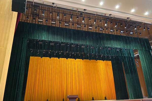 四川宜賓外語大學多功能劇院選用線陣音箱系統【萬昌企業】