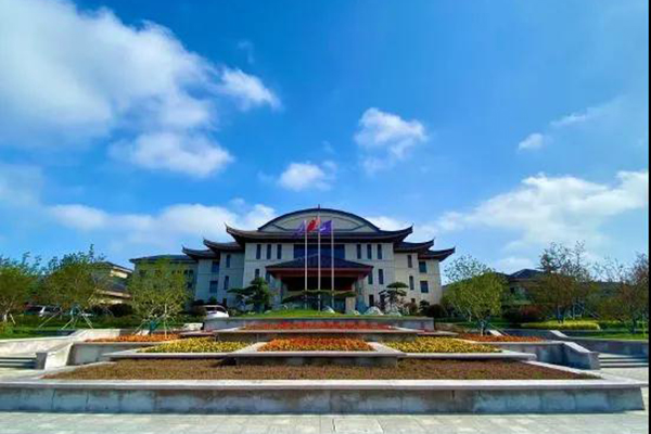 威海市藍(lán)湖賓館選用爵士龍GL有源線陣音響產(chǎn)品