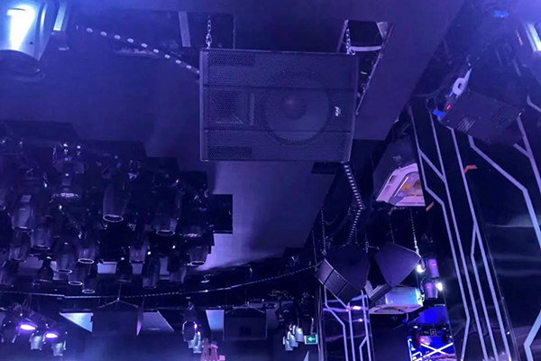 萬昌ACAIF高效助力泉州瘋狂熊貓酒吧,打造頂級視聽體驗!