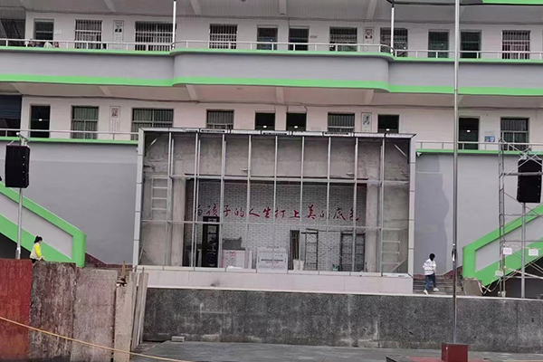 四川南充某學校體育場選用爵士龍全天候防水線陣音響系統