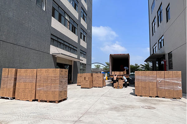 歐美客戶定制幾百套音響設備