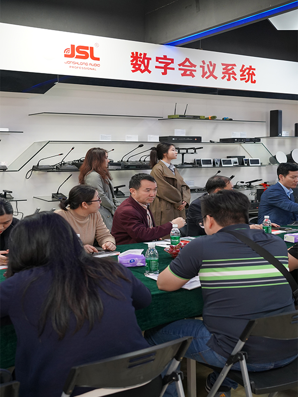 攜手共拓東盟市場(chǎng)——越南客戶參觀爵士龍音響生產(chǎn)基地