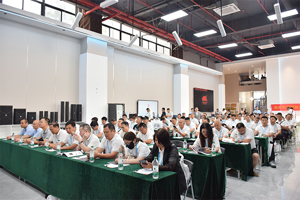 慧聰網百人代表團蒞臨爵士龍音響參觀交流,共探聲學科技未來